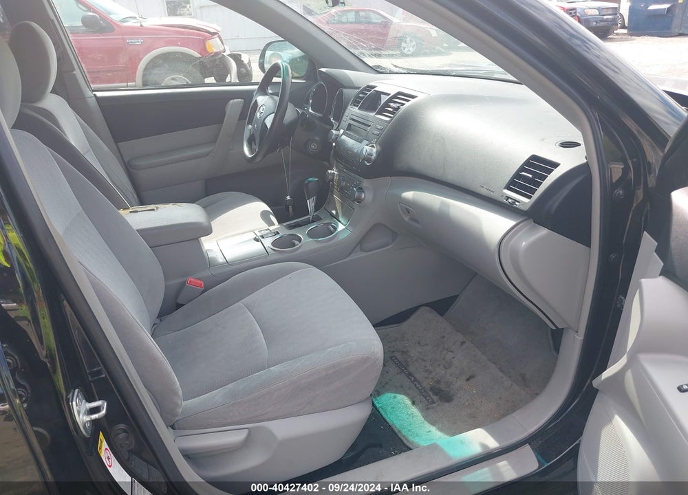 2011 TOYOTA HIGHLANDER BASE V6 VIN: 5TDBK3EH7BS044130