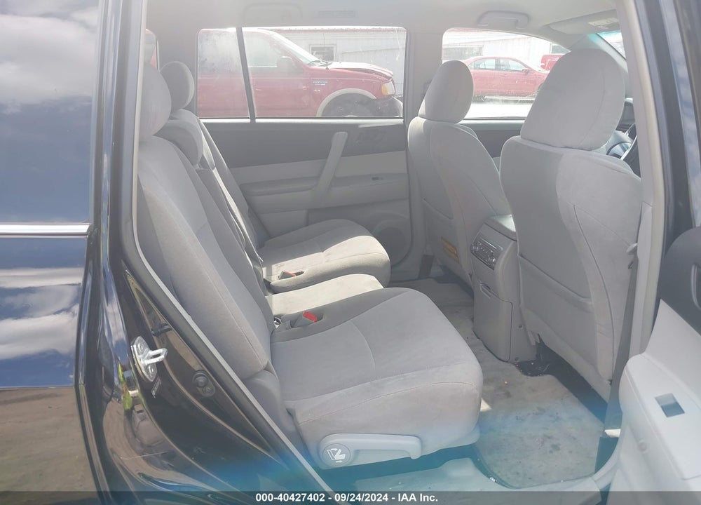 2011 TOYOTA HIGHLANDER BASE V6 VIN: 5TDBK3EH7BS044130
