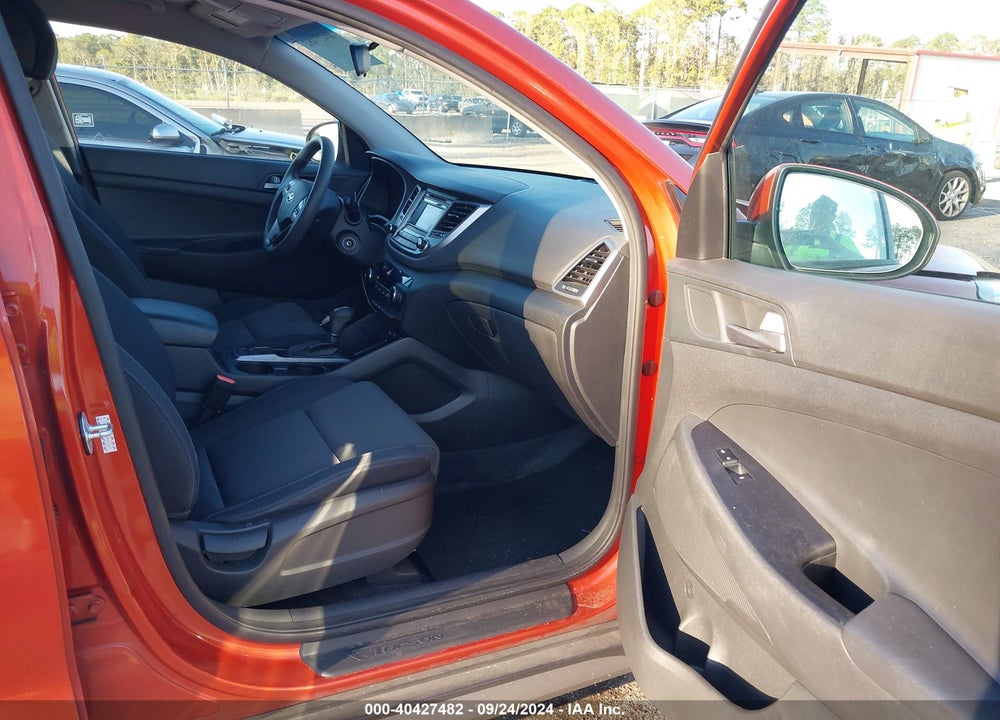 2017 HYUNDAI TUCSON SE VIN: KM8J33A41HU273835
