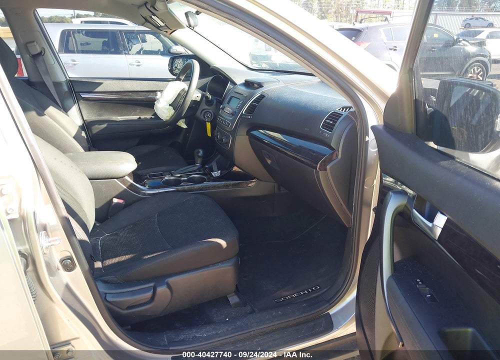 2014 KIA SORENTO LX V6 VIN: 5XYKT4A74EG481827