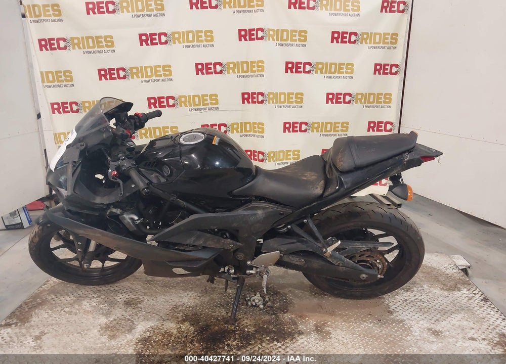2023 YAMAHA YZFR3 A VIN: MH3RH18Y7PK012579