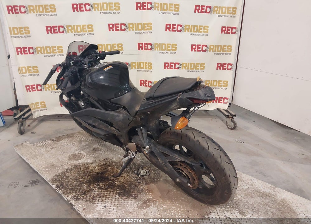 2023 YAMAHA YZFR3 A VIN: MH3RH18Y7PK012579