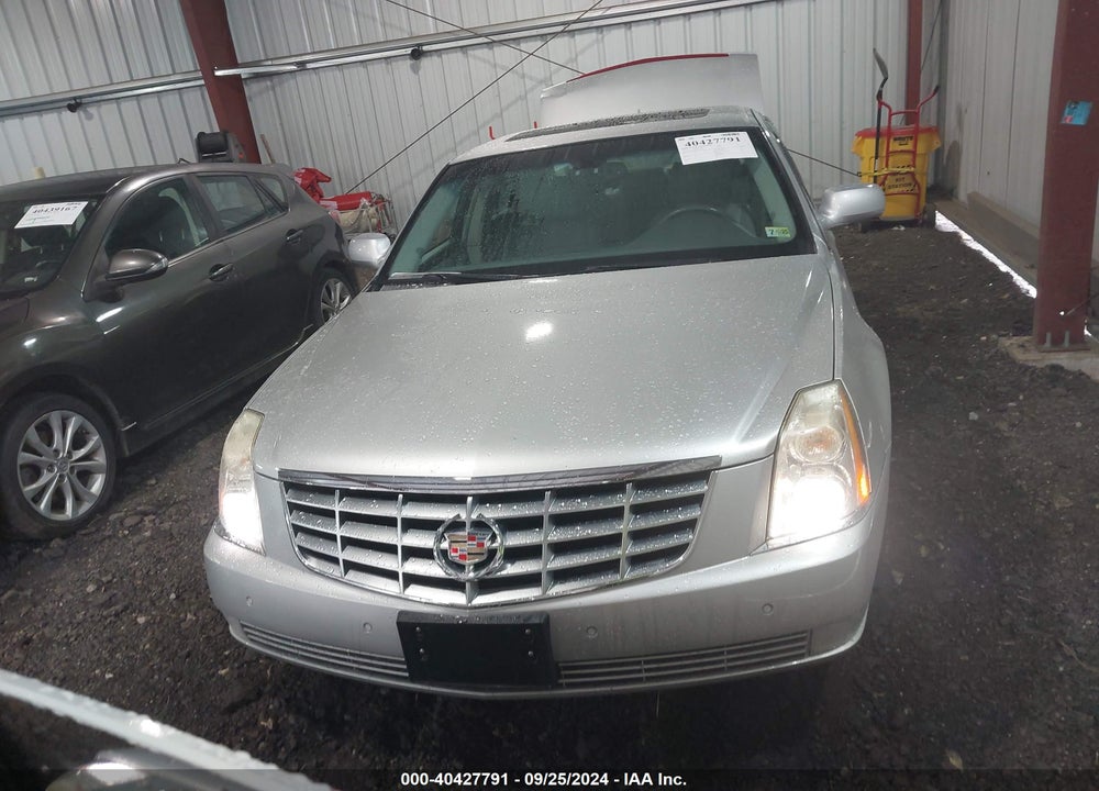 2011 CADILLAC DTS LUXURY COLLECTION VIN: 1G6KD5E6XBU113802