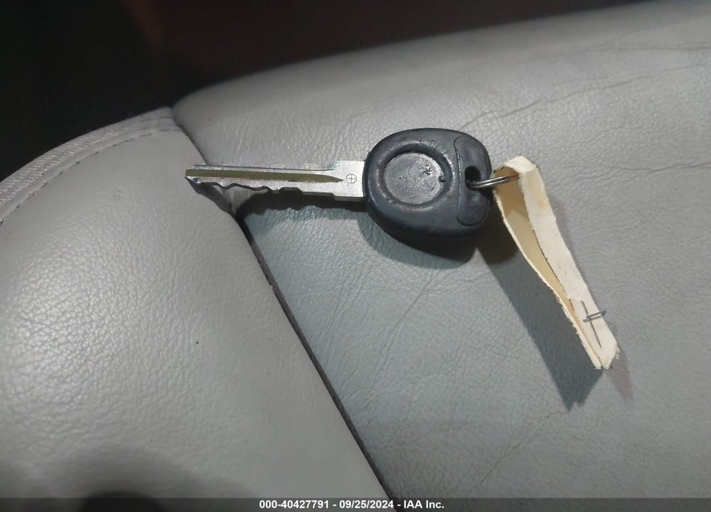 2011 CADILLAC DTS LUXURY COLLECTION VIN: 1G6KD5E6XBU113802