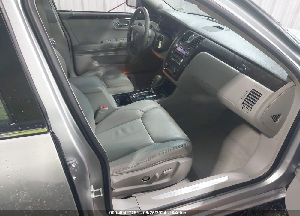 2011 CADILLAC DTS LUXURY COLLECTION VIN: 1G6KD5E6XBU113802