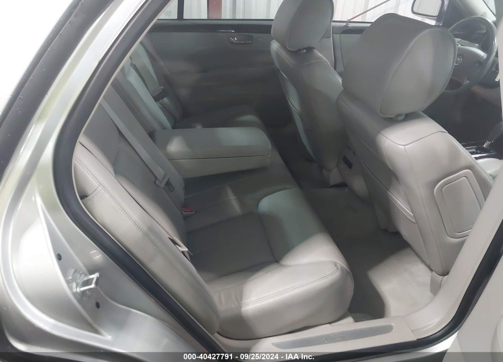 2011 CADILLAC DTS LUXURY COLLECTION VIN: 1G6KD5E6XBU113802