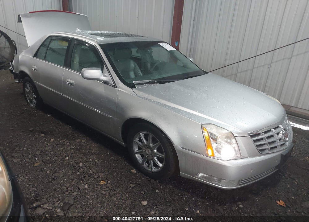2011 CADILLAC DTS LUXURY COLLECTION VIN: 1G6KD5E6XBU113802