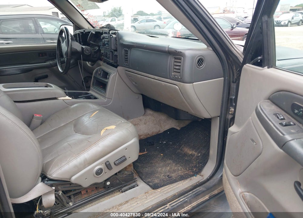 2003 CHEVROLET SUBURBAN 1500 LT VIN: 3GNEC16Z03G196134