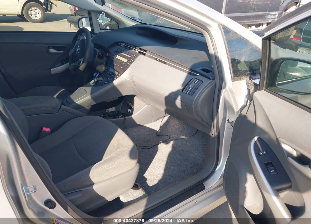2011 TOYOTA PRIUS TWO VIN: JTDKN3DU2B5330057