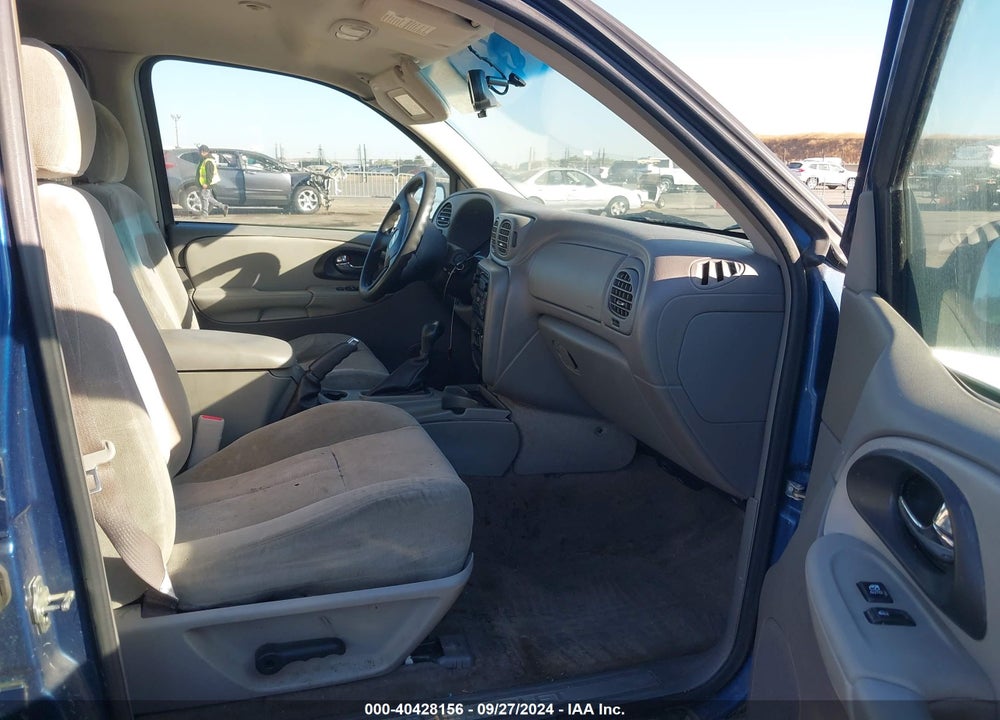 2005 CHEVROLET TRAILBLAZER LS VIN: 1GNDT13S052387860
