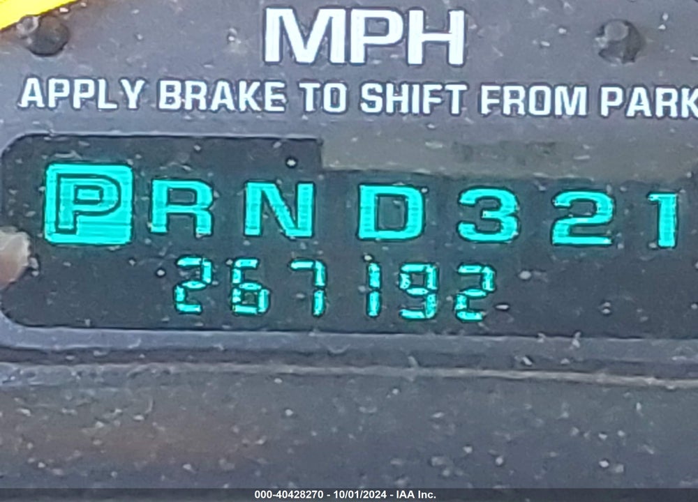 2001 CHEVROLET SUBURBAN 1500 LT VIN: 3GNFK16T21G107549
