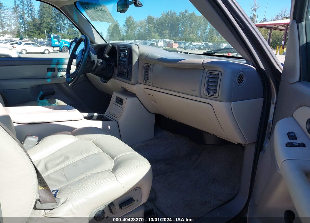 2001 CHEVROLET SUBURBAN 1500 LT VIN: 3GNFK16T21G107549