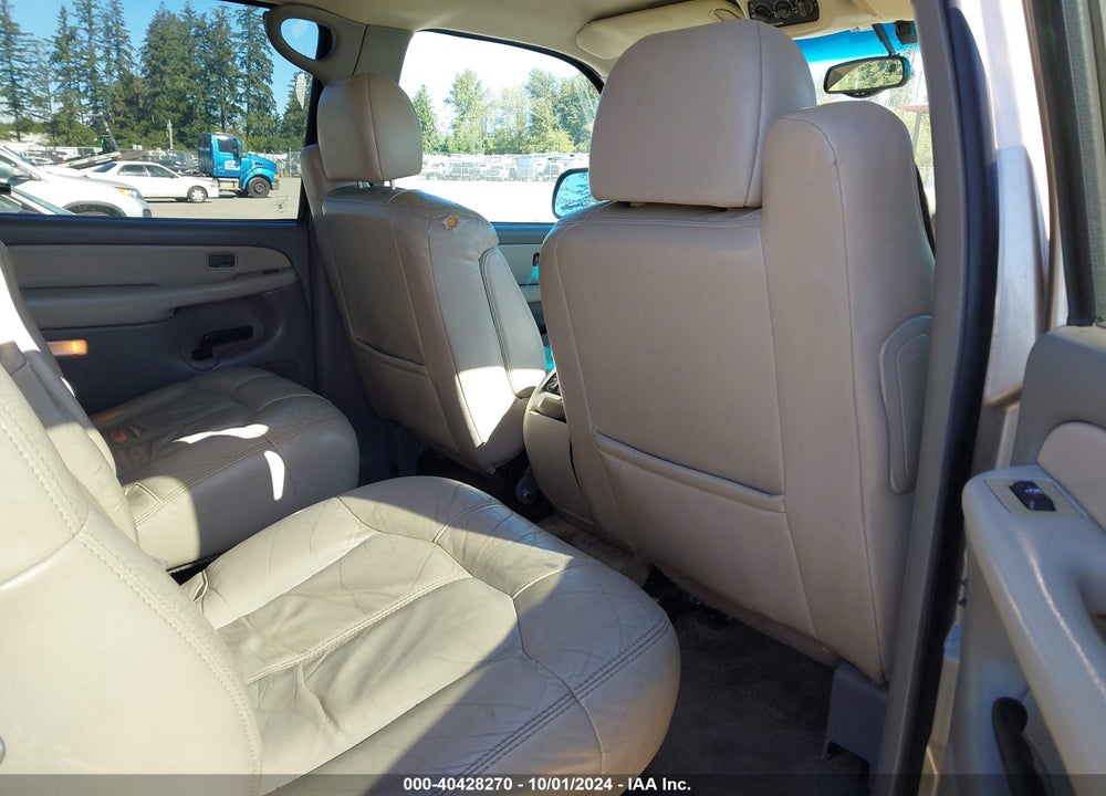 2001 CHEVROLET SUBURBAN 1500 LT VIN: 3GNFK16T21G107549