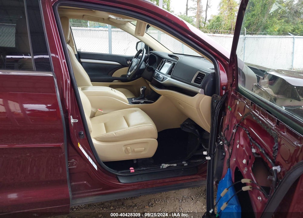 2018 TOYOTA HIGHLANDER XLE VIN: 5TDJZRFH4JS844858