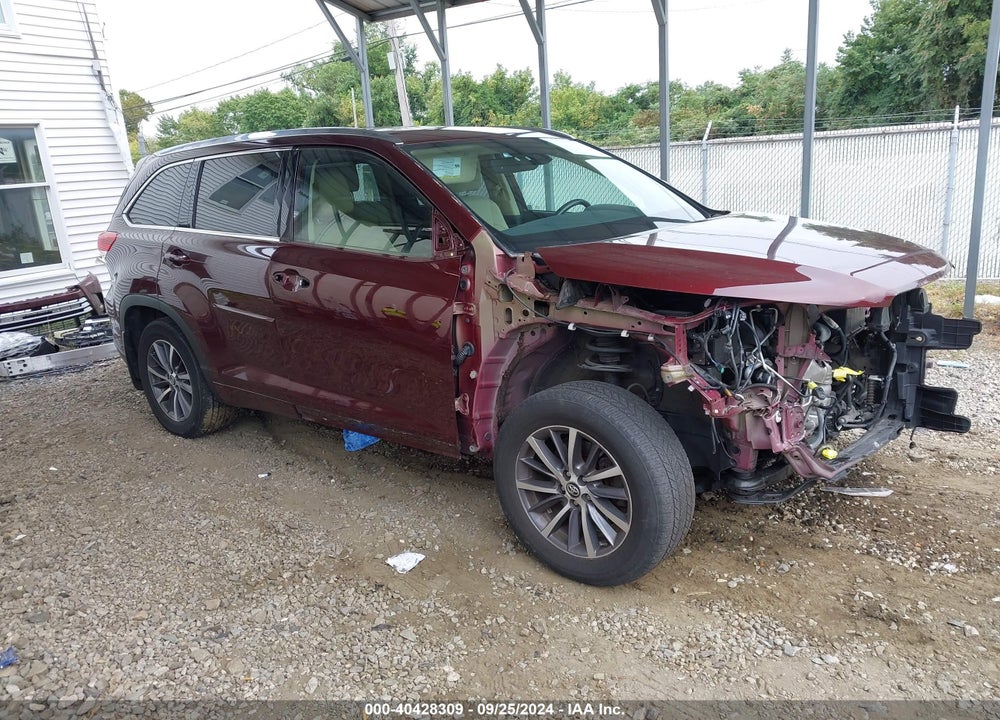 2018 TOYOTA HIGHLANDER XLE VIN: 5TDJZRFH4JS844858