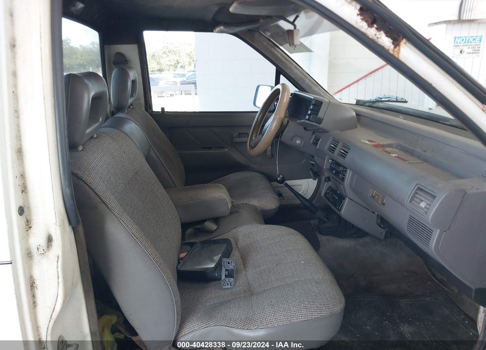 1992 ISUZU CONVENTIONAL SHORT BED VIN: JAACL11L8N7212797
