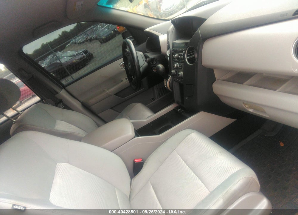 2015 HONDA PILOT LX VIN: 5FNYF4H2XFB075006