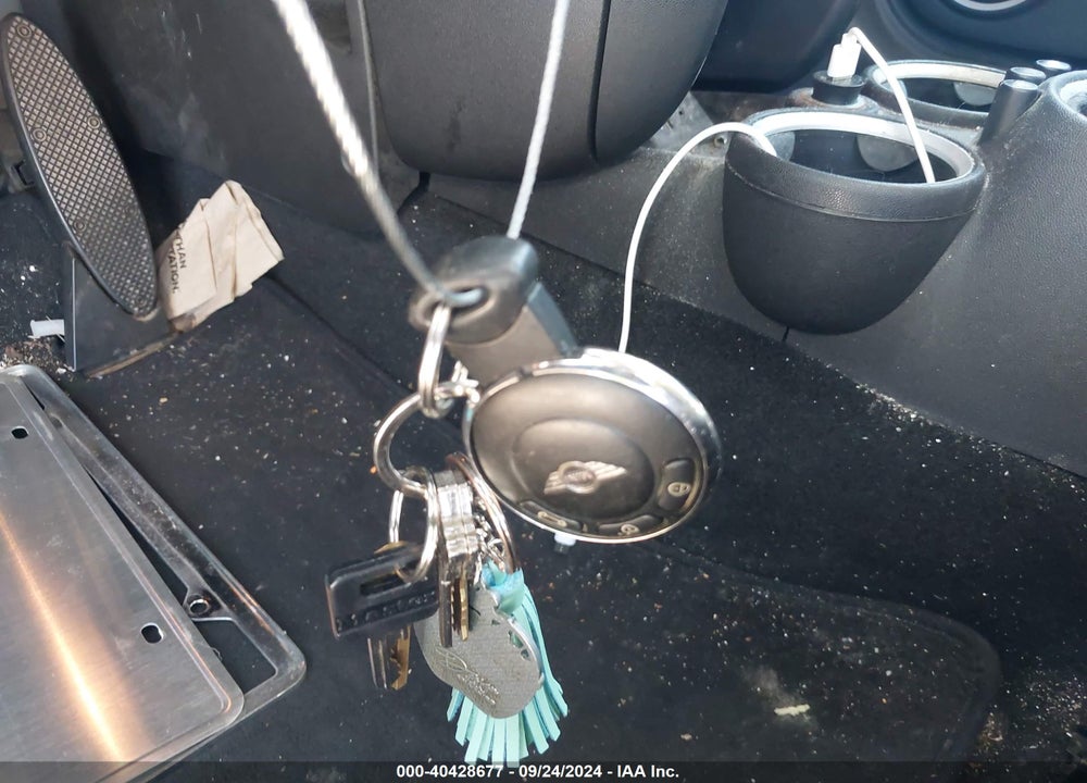 2013 MINI HARDTOP COOPER VIN: WMWSU3C55DT688357