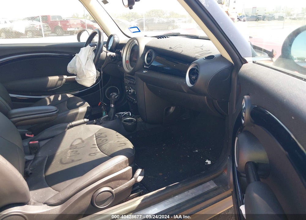 2013 MINI HARDTOP COOPER VIN: WMWSU3C55DT688357
