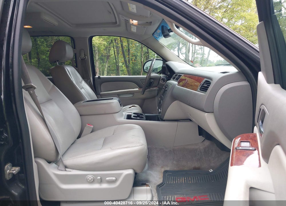 2011 GMC YUKON XL 1500 SLT VIN: 1GKS2KE36BR360796