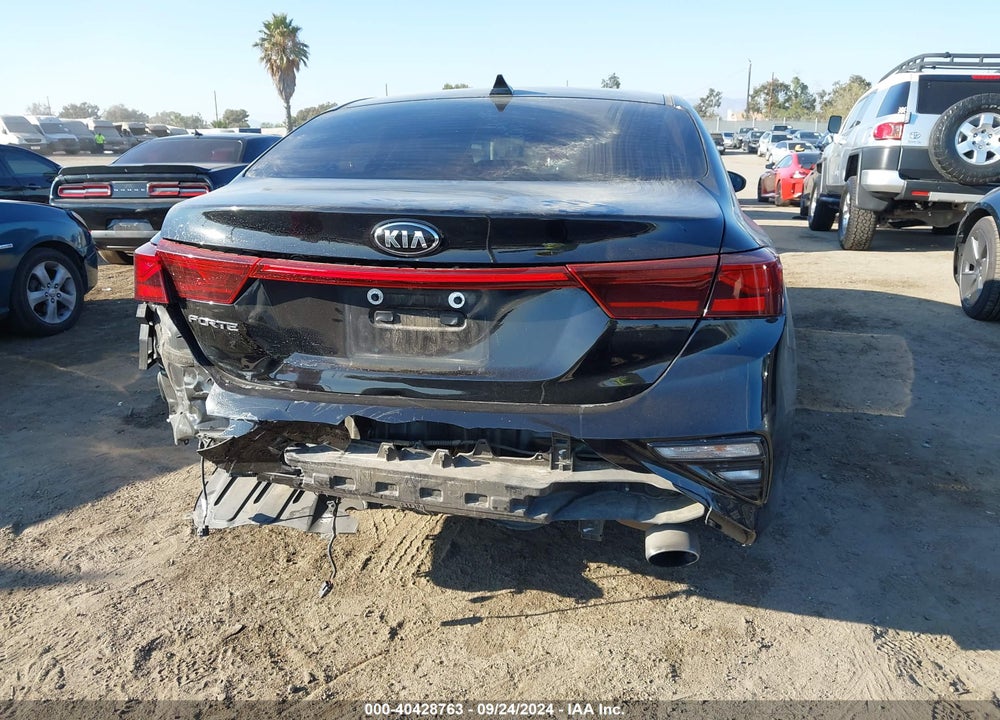 2019 KIA FORTE LXS VIN: 3KPF24AD8KE016471