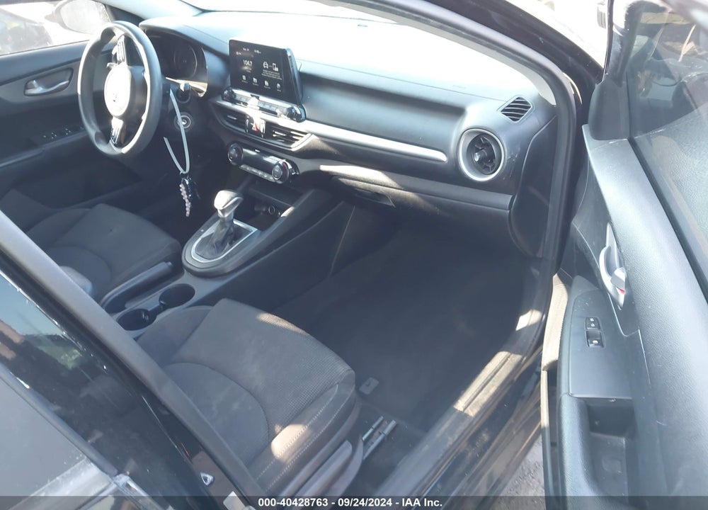2019 KIA FORTE LXS VIN: 3KPF24AD8KE016471