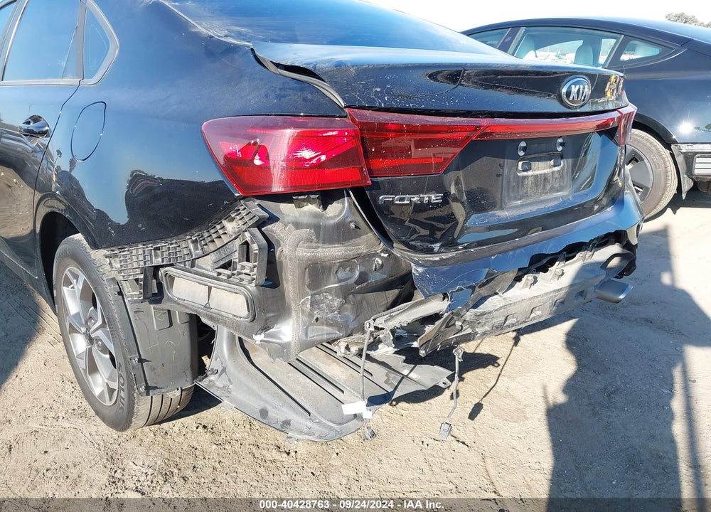 2019 KIA FORTE LXS VIN: 3KPF24AD8KE016471