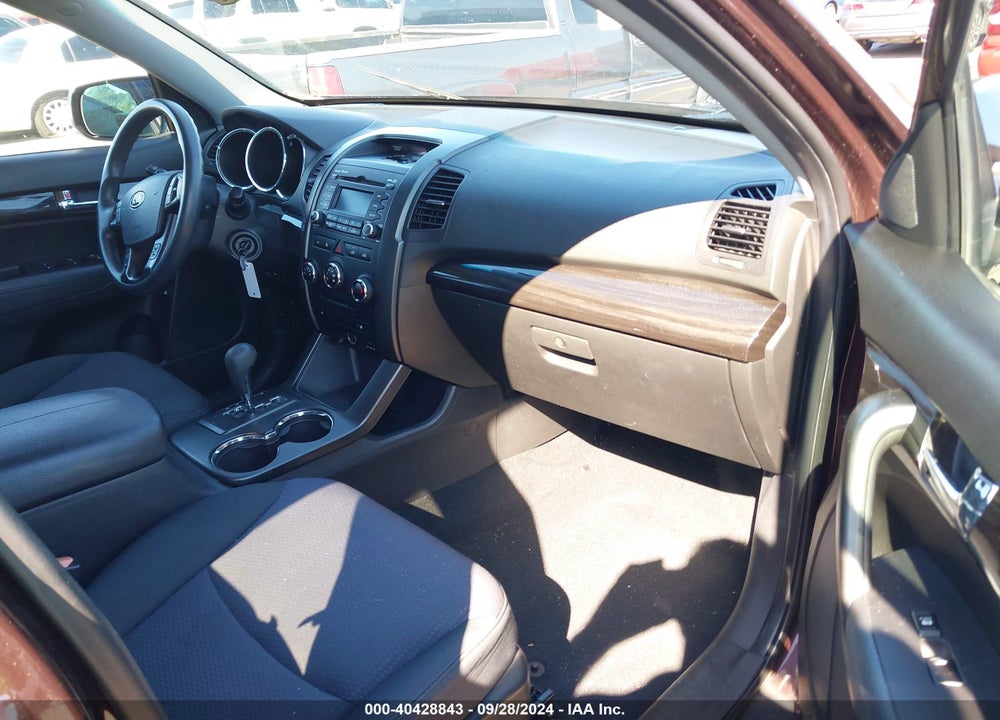 2011 KIA SORENTO LX VIN: 5XYKTDA16BG054463