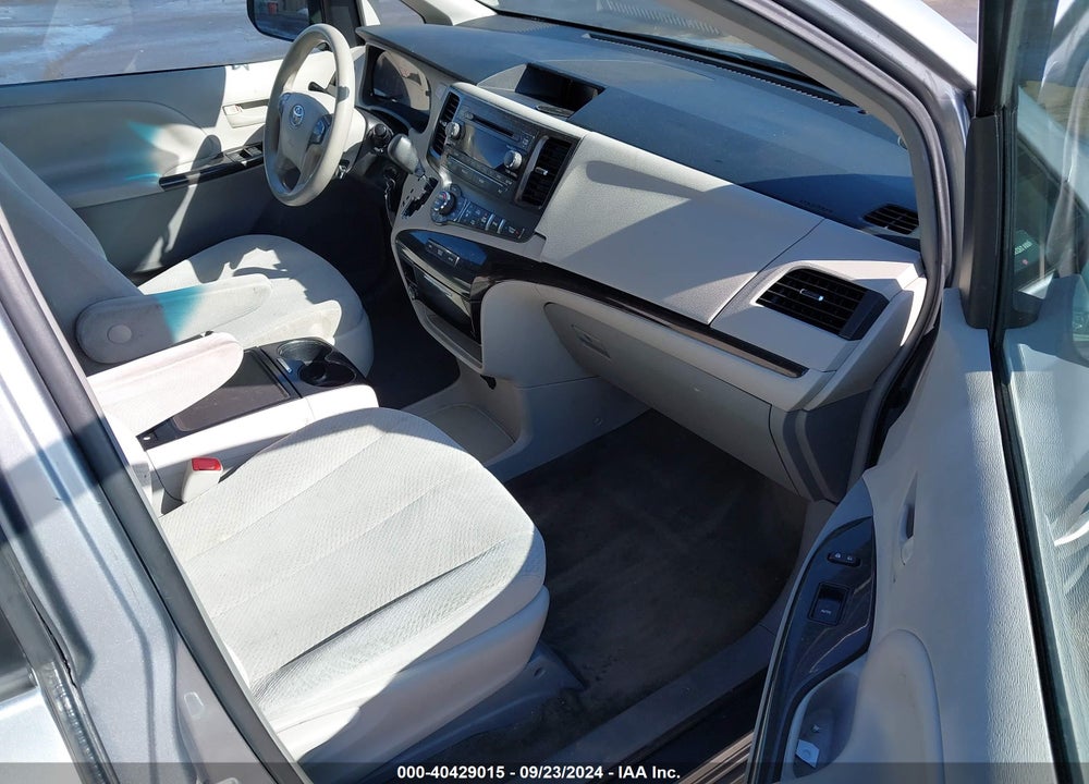 2013 TOYOTA SIENNA LE V6 8 PASSENGER VIN: 5TDKK3DCXDS368052