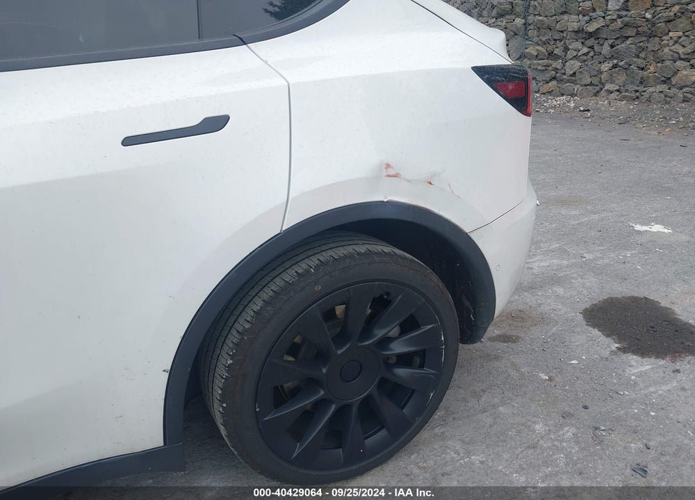2021 TESLA MODEL Y LONG RANGE DUAL MOTOR ALL-WHEEL DRIVE VIN: 5YJYGDEE4MF090674