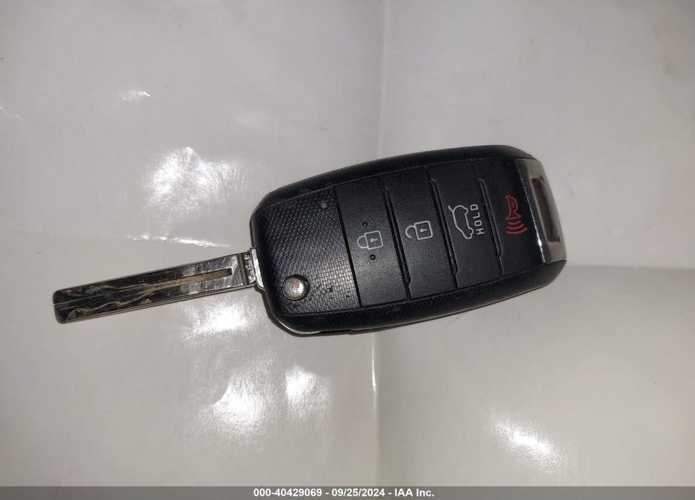 2015 KIA SORENTO LX V6 VIN: 5XYKTDA70FG611801