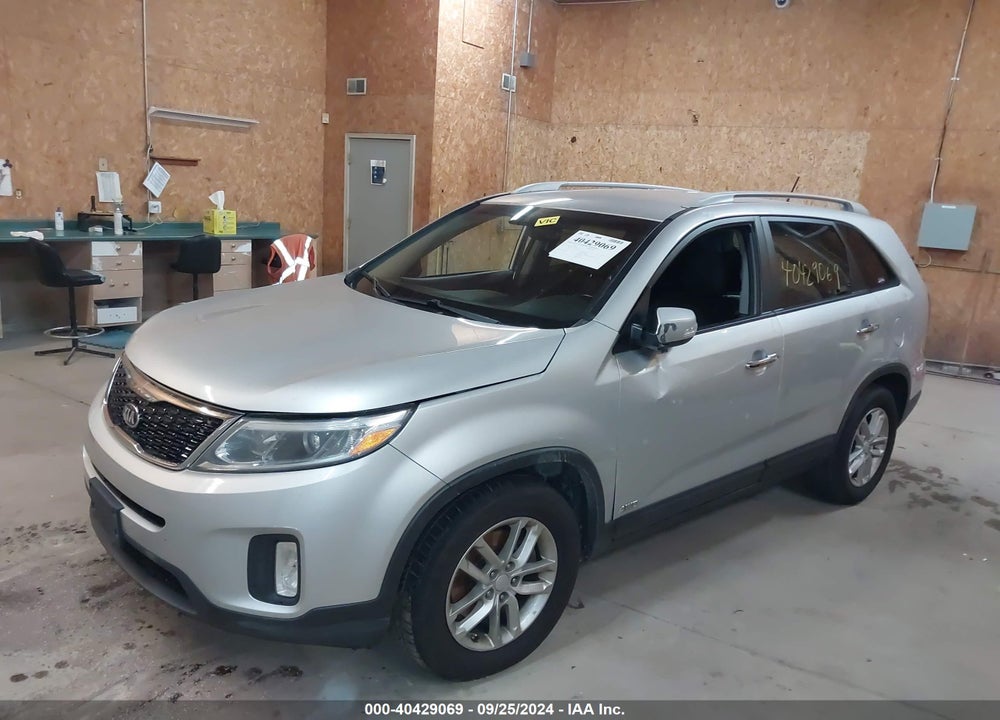 2015 KIA SORENTO LX V6 VIN: 5XYKTDA70FG611801