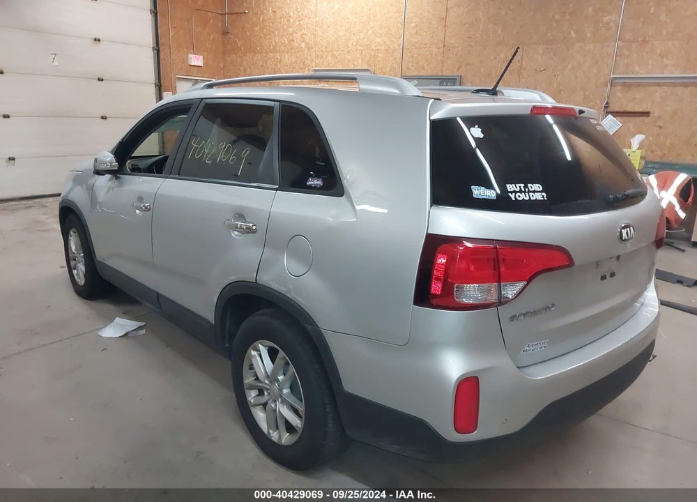 2015 KIA SORENTO LX V6 VIN: 5XYKTDA70FG611801