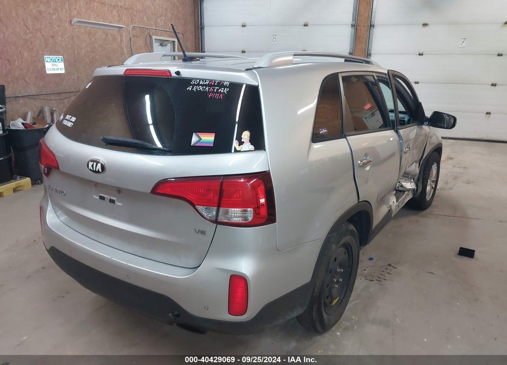 2015 KIA SORENTO LX V6 VIN: 5XYKTDA70FG611801