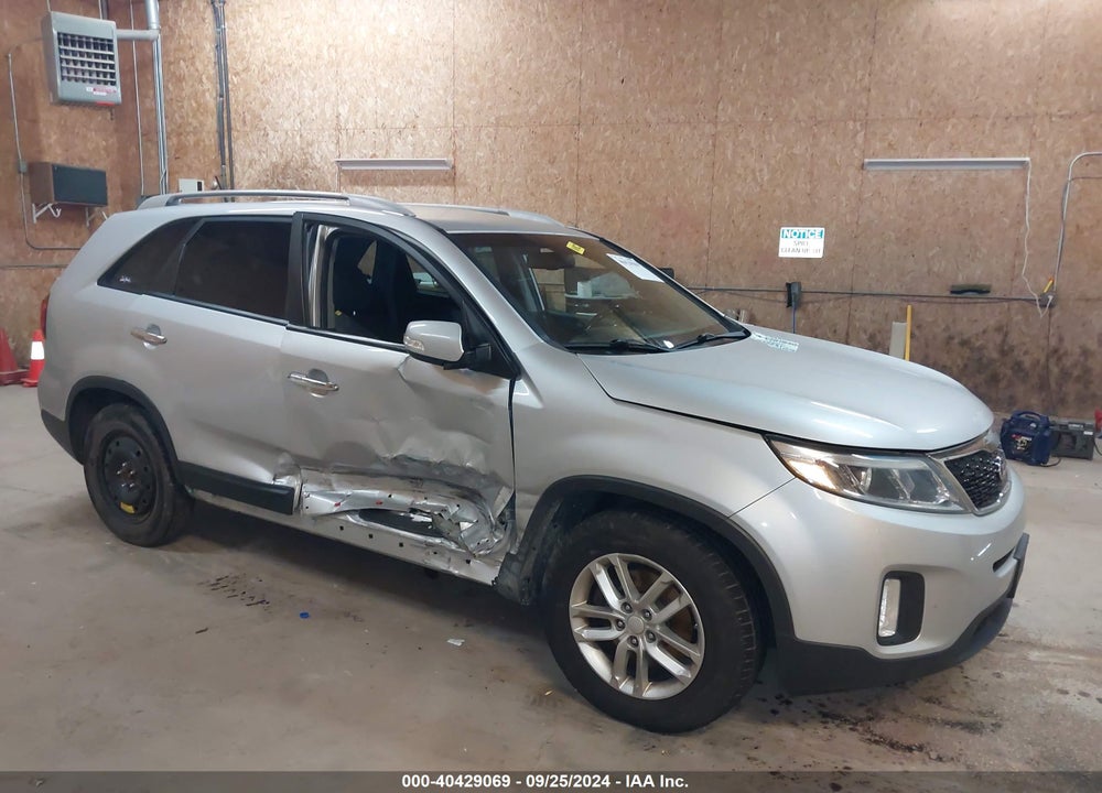 2015 KIA SORENTO LX V6 VIN: 5XYKTDA70FG611801