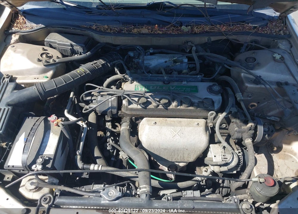2000 HONDA ACCORD 2.3 LX VIN: 3HGCG6651YG702044