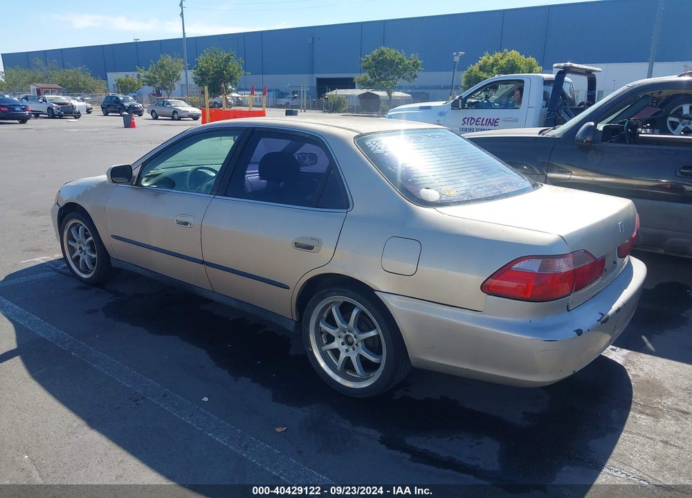 2000 HONDA ACCORD 2.3 LX VIN: 3HGCG6651YG702044