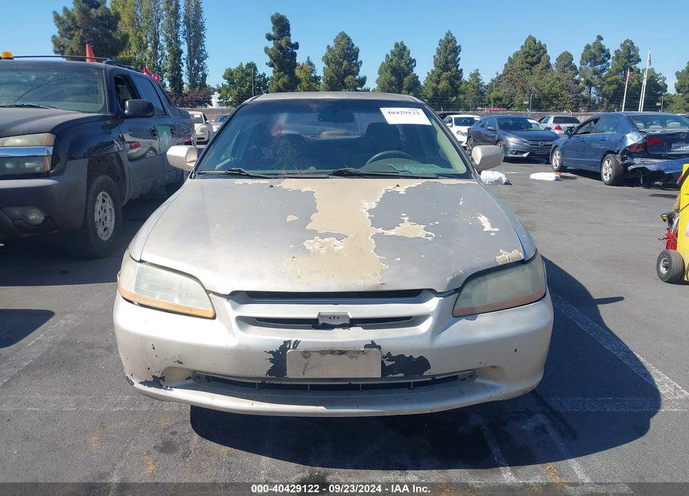 2000 HONDA ACCORD 2.3 LX VIN: 3HGCG6651YG702044