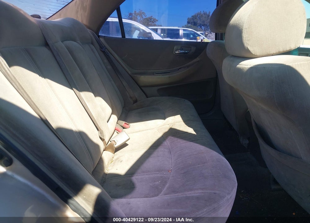 2000 HONDA ACCORD 2.3 LX VIN: 3HGCG6651YG702044
