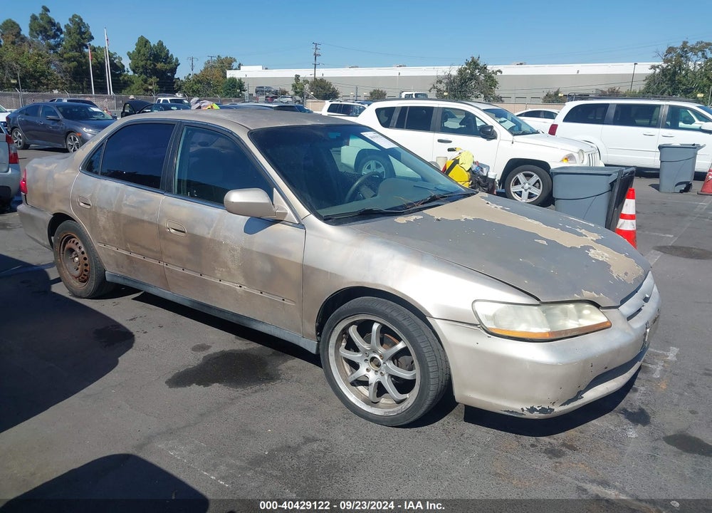 2000 HONDA ACCORD 2.3 LX VIN: 3HGCG6651YG702044