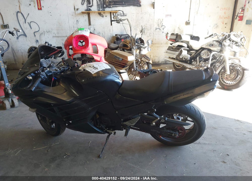 2016 KAWASAKI ZX1400 J VIN: JKBZXNJ17GA000305