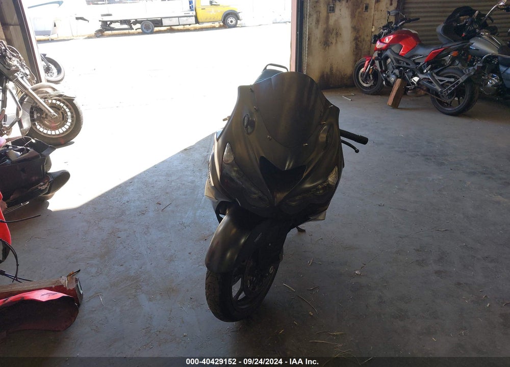 2016 KAWASAKI ZX1400 J VIN: JKBZXNJ17GA000305