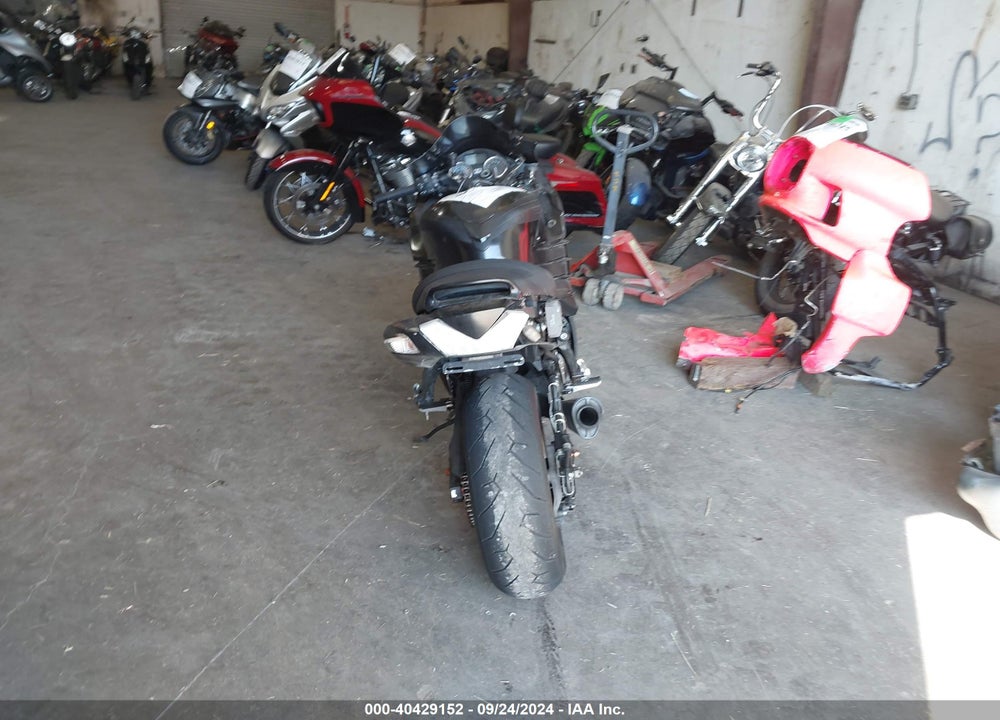 2016 KAWASAKI ZX1400 J VIN: JKBZXNJ17GA000305
