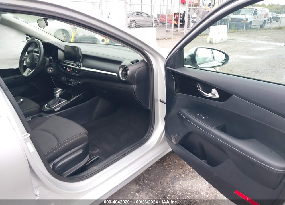 2019 KIA FORTE S VIN: 3KPF34AD4KE029411