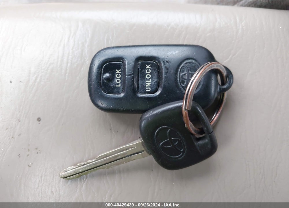 2004 TOYOTA COROLLA LE VIN: 2T1BR32E34C232225