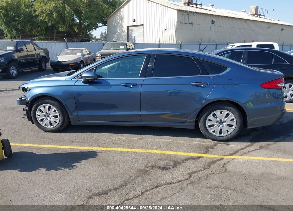 2019 FORD FUSION S VIN: 3FA6P0G77KR216400