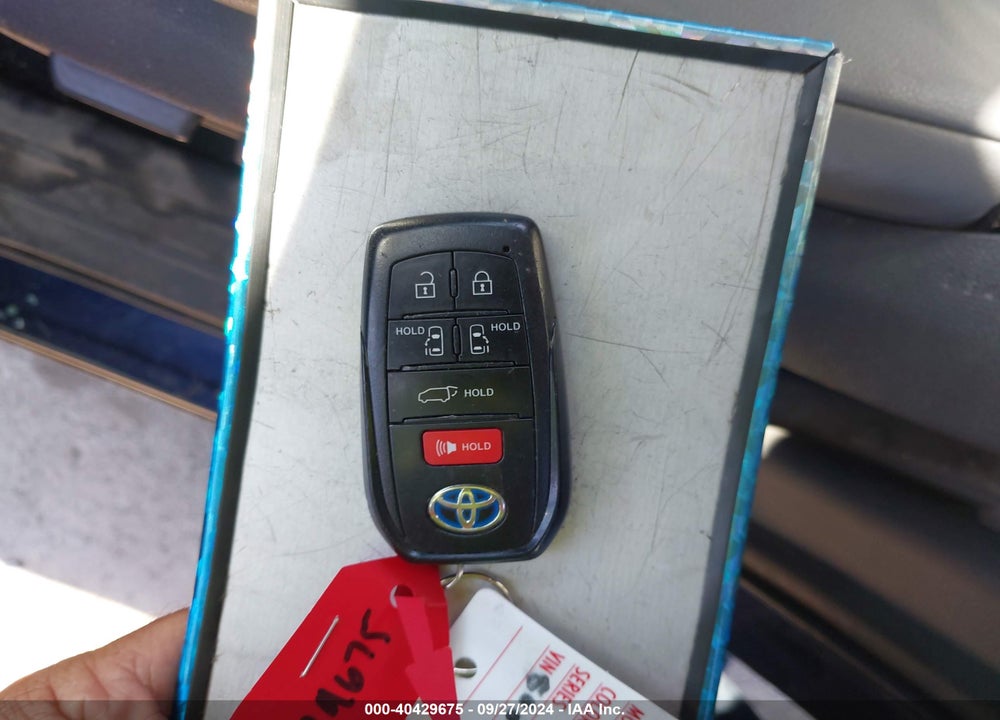 2021 TOYOTA SIENNA XLE VIN: 5TDJSKFCXMS002742
