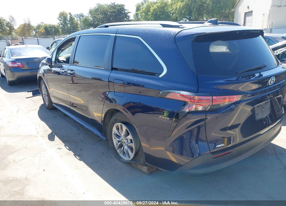 2021 TOYOTA SIENNA XLE VIN: 5TDJSKFCXMS002742