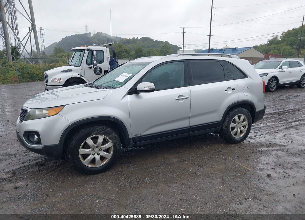 2011 KIA SORENTO LX VIN: 5XYKTCA16BG129219