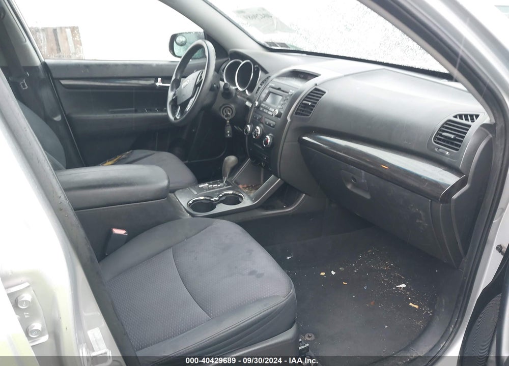 2011 KIA SORENTO LX VIN: 5XYKTCA16BG129219